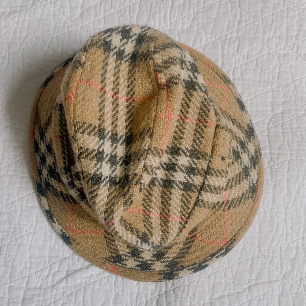 *AUTHENTIC* Real Wool BURBERRY fedora-like hat.
